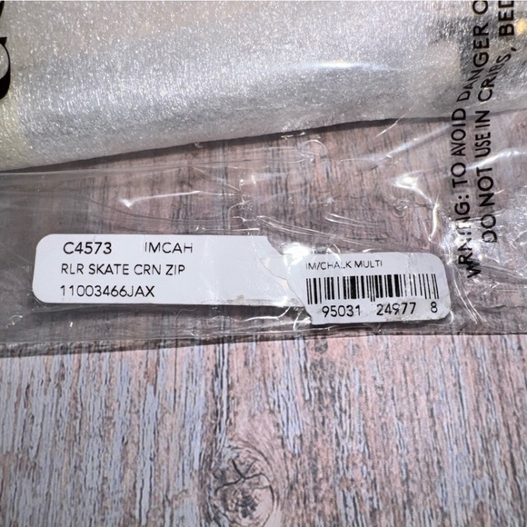 Coach Wristlet - 2021 Rainbow Skate, White Pebbled Leather - NWT retails $80 - Picture 5 of 9